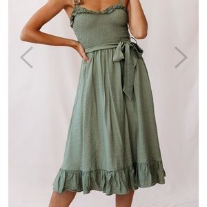 Selfie Leslie midi green dress
